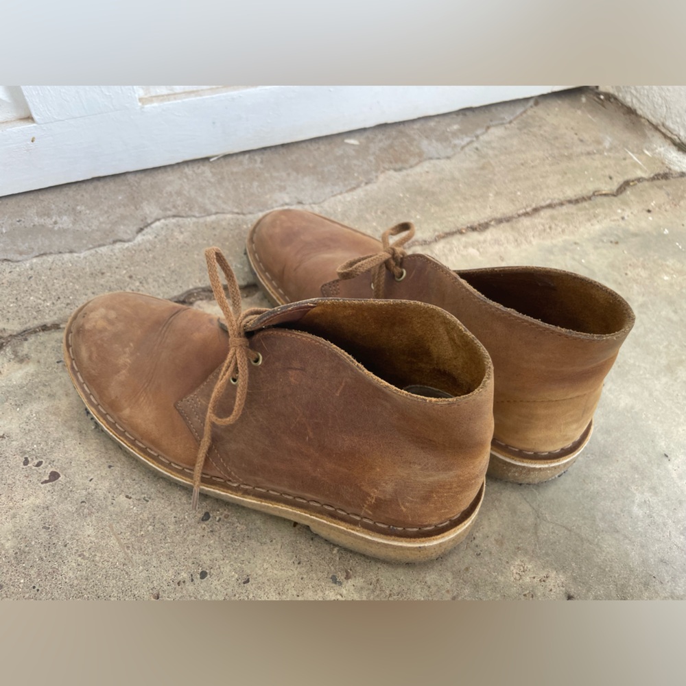 Clark’s desert boots worn, 7.5 US, fits snug